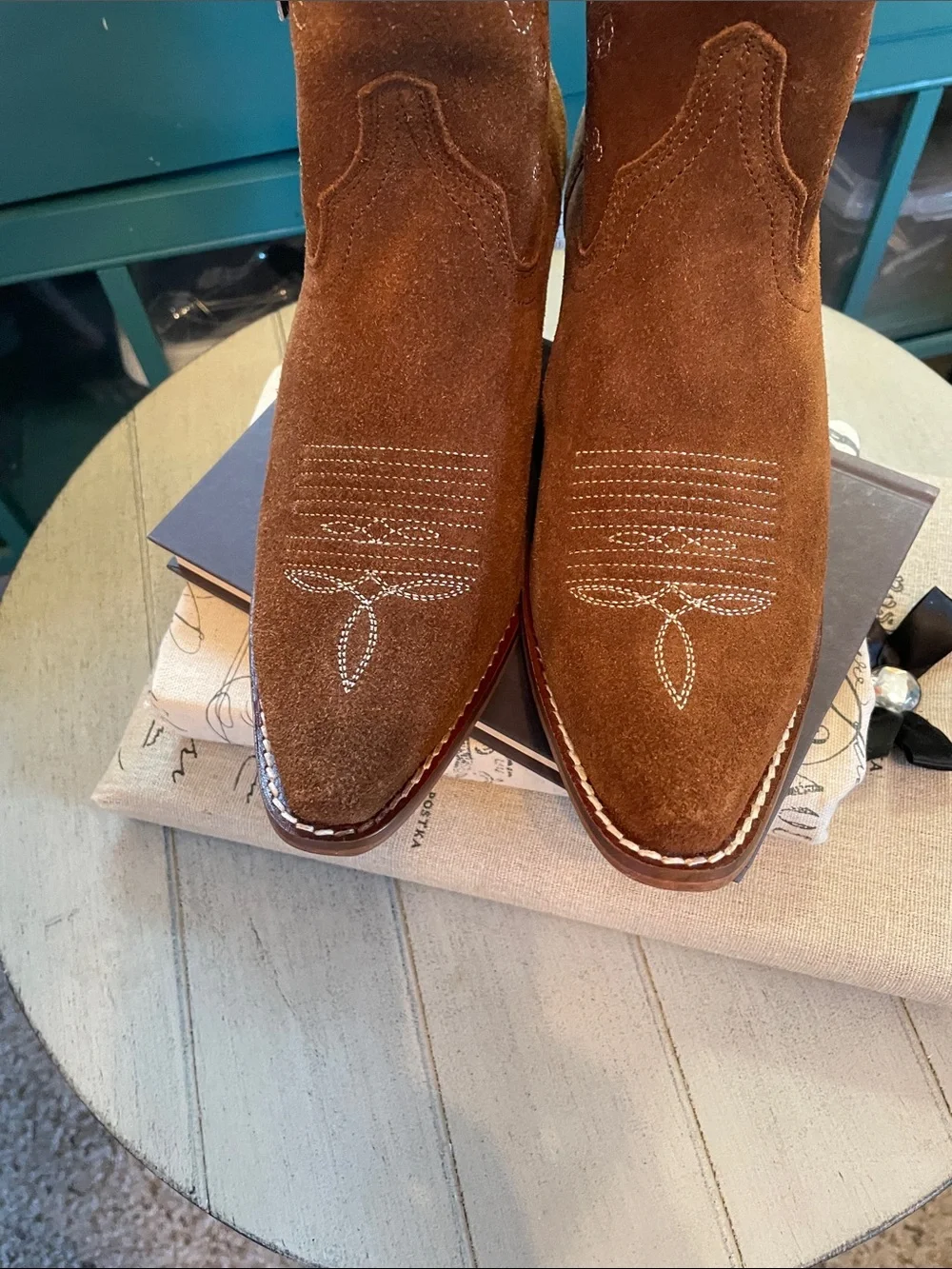 Shyanne Brown Suede Western Cowboy Boots - Stylish Embroidered Design 7.5 M